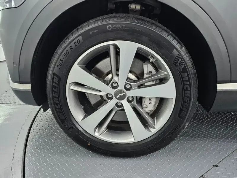 2023 Genesis GV80 с пробегом 28 477 км