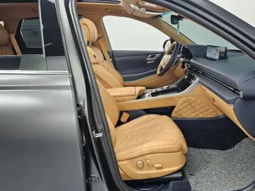 2023 Genesis GV80 с пробегом 28 477 км
