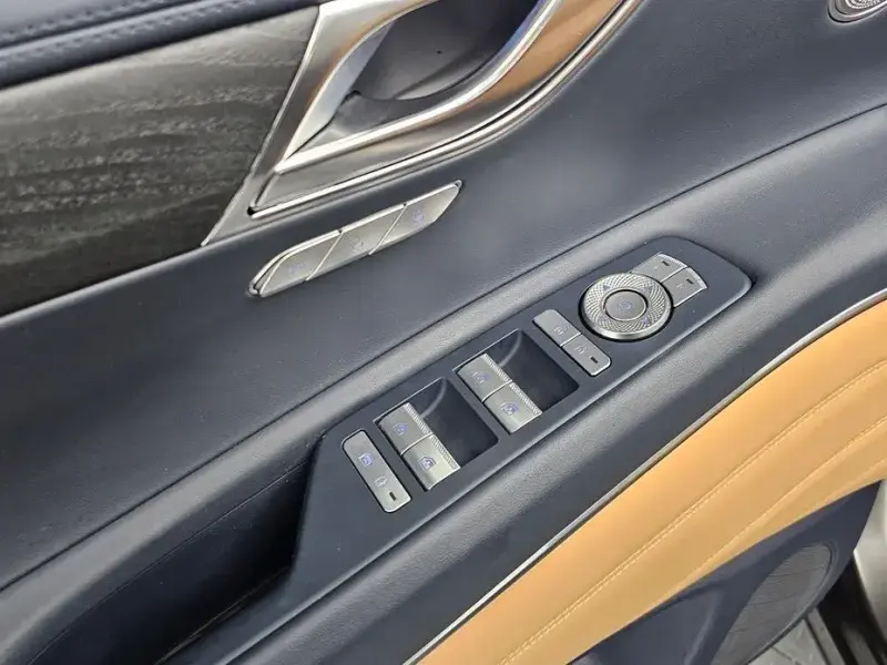 2023 Genesis GV80 с пробегом 28 477 км