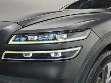2023 Genesis GV80 с пробегом 28 477 км