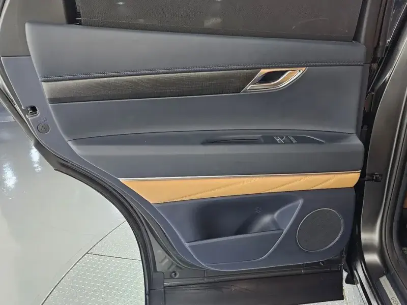 2023 Genesis GV80 с пробегом 28 477 км