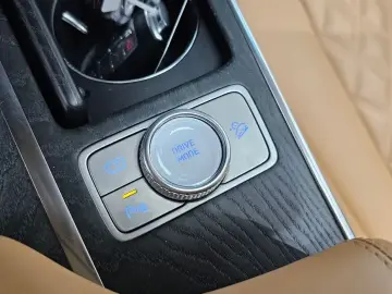 2023 Genesis GV80 с пробегом 28 477 км