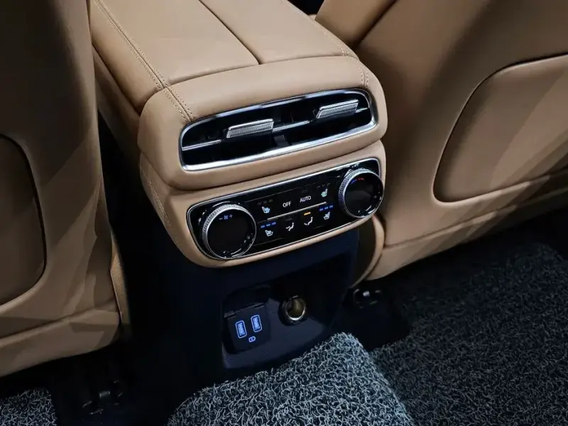 2023 Genesis GV80 с пробегом 28 477 км