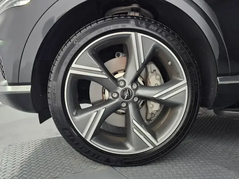 2023 Genesis GV80 с пробегом 29 179 км