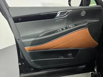 2023 Genesis GV80 с пробегом 29 179 км