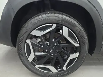 2025 Kia Seltos с пробегом 12 100 км