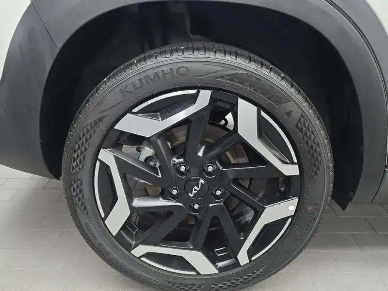 2025 Kia Seltos с пробегом 12 100 км