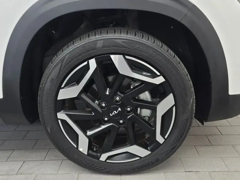 2025 Kia Seltos с пробегом 12 100 км