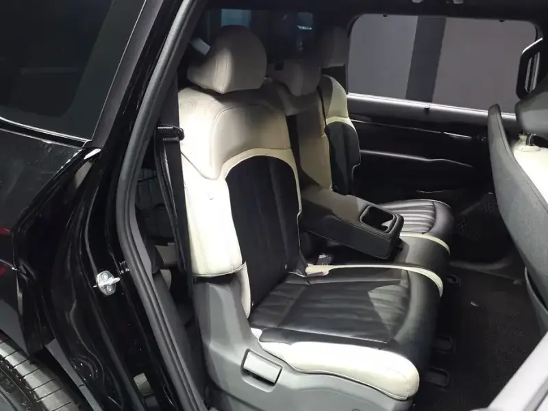 2024 Kia EV9 с пробегом 76 550 км
