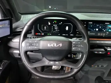 2024 Kia EV9 с пробегом 76 550 км