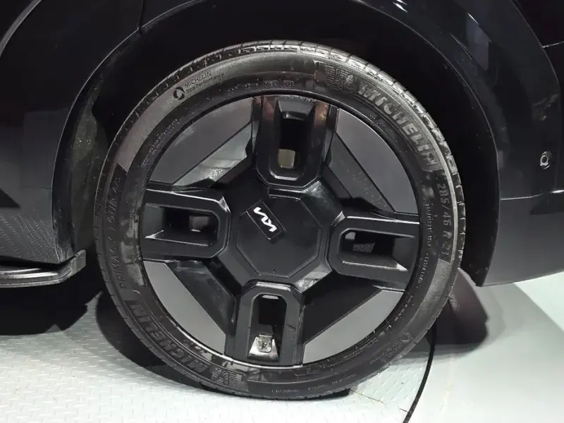 2024 Kia EV9 с пробегом 76 550 км