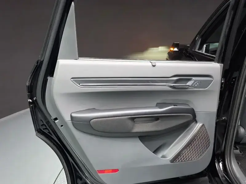 2024 Kia EV9 с пробегом 76 550 км
