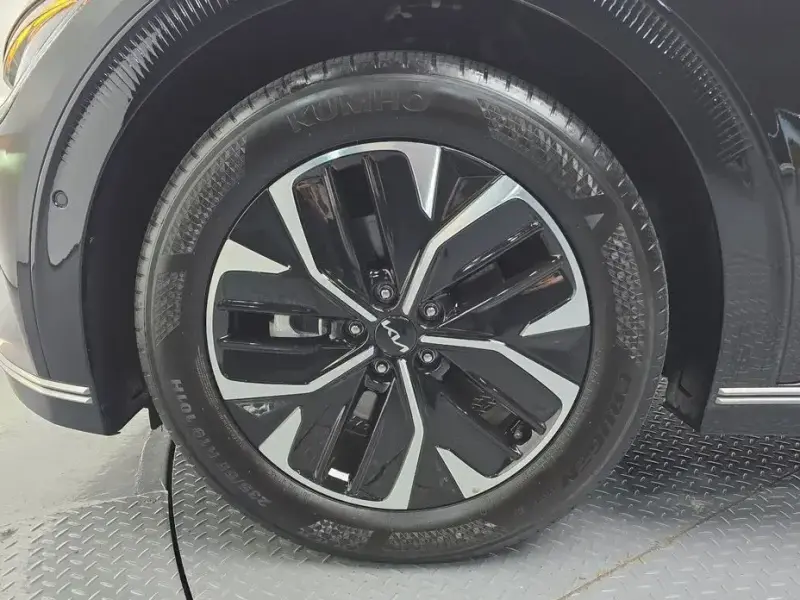 2023 Kia EV6 с пробегом 55 966 км