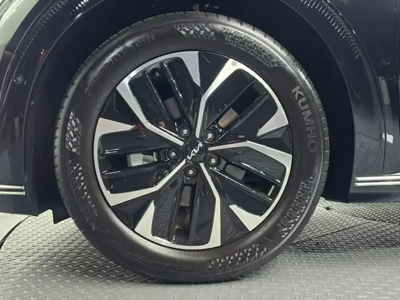 2023 Kia EV6 с пробегом 26 630 км