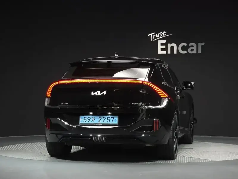 2023 Kia EV6 с пробегом 49 756 км