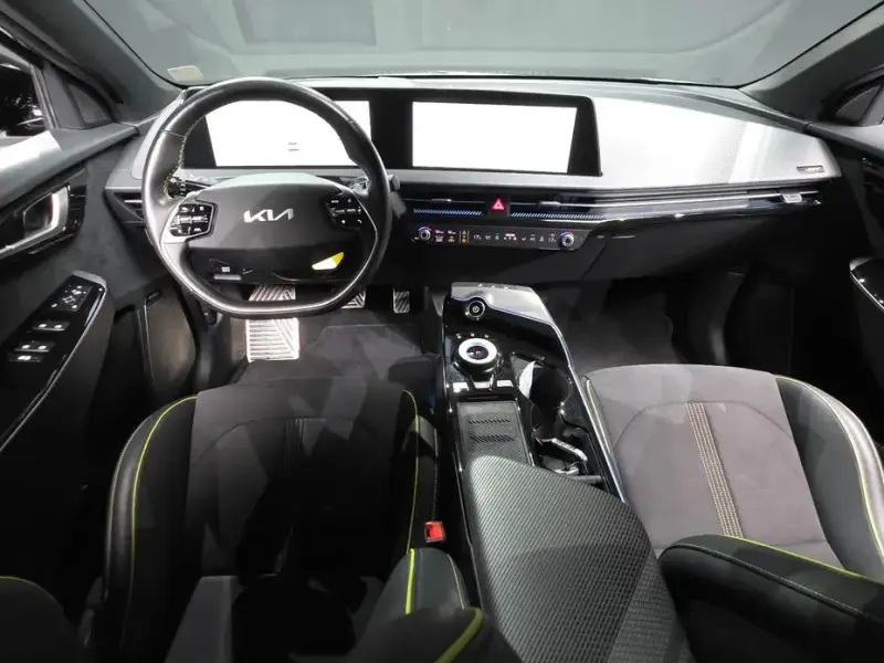 2023 Kia EV6 с пробегом 49 756 км