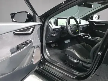 2023 Kia EV6 с пробегом 49 756 км