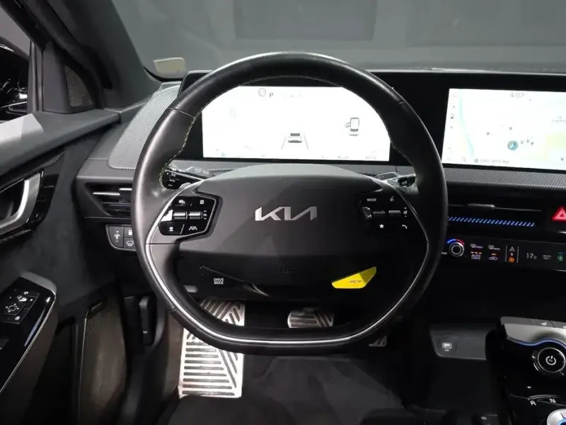 2023 Kia EV6 с пробегом 49 756 км