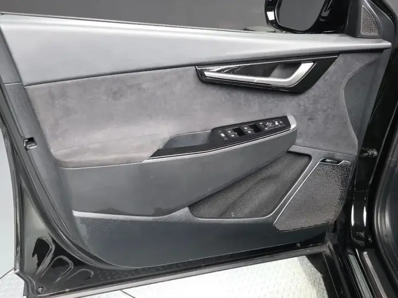 2023 Kia EV6 с пробегом 49 756 км