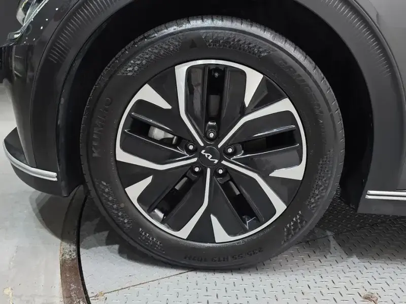 2022 Kia EV6 с пробегом 38 049 км