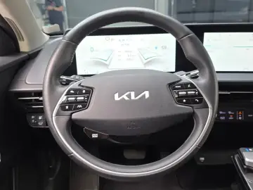 2022 Kia EV6 с пробегом 38 049 км
