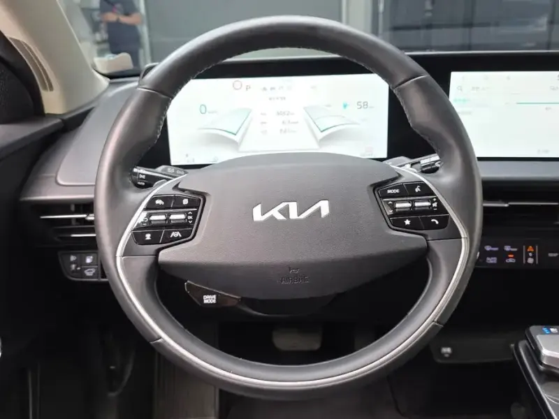2022 Kia EV6 с пробегом 38 049 км