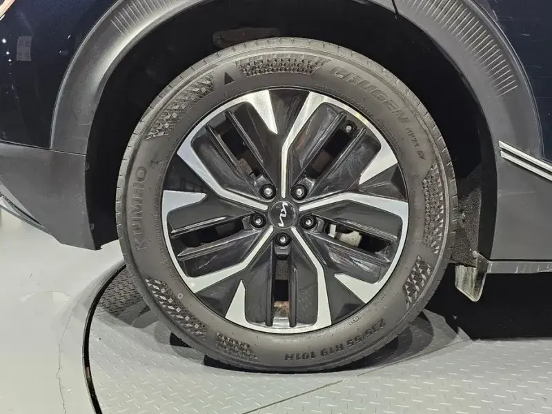 2023 Kia EV6 с пробегом 36 799 км