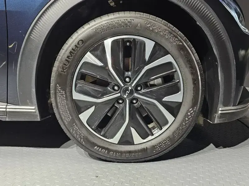 2023 Kia EV6 с пробегом 36 799 км