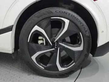 2023 Kia EV6 с пробегом 41 670 км