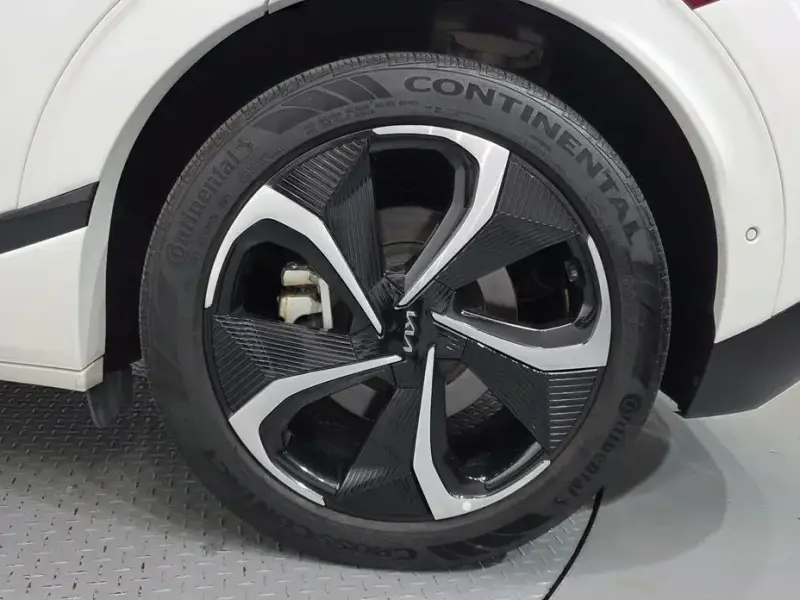 2023 Kia EV6 с пробегом 41 670 км