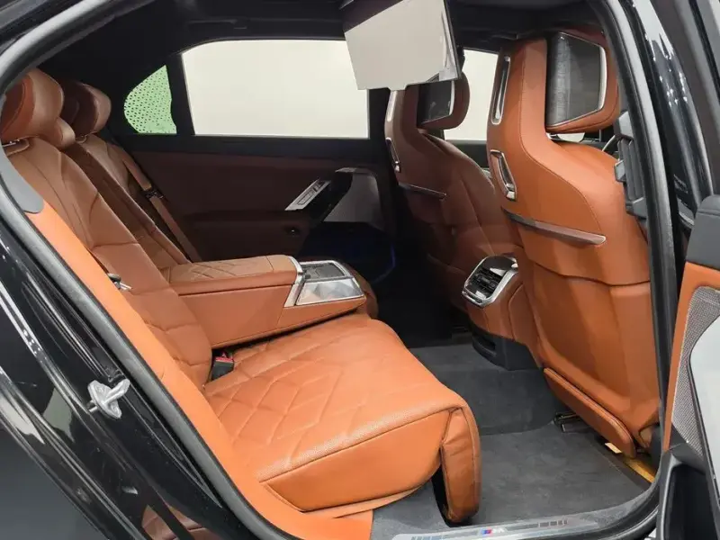 2024 BMW i7 с пробегом 43 144 км