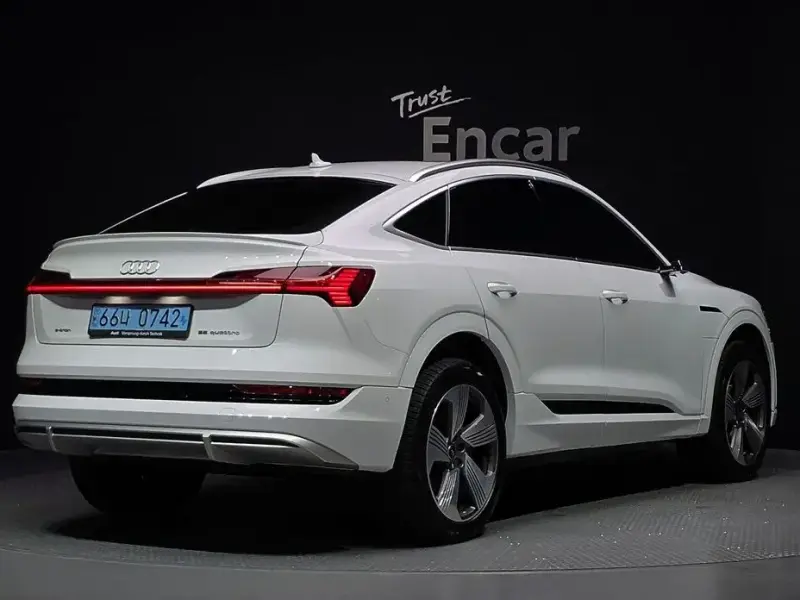2022 Audi e-tron с пробегом 141 842 км