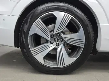 2022 Audi e-tron с пробегом 141 842 км