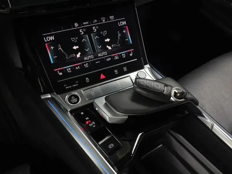 2022 Audi e-tron с пробегом 141 842 км
