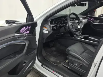 2022 Audi e-tron с пробегом 141 842 км