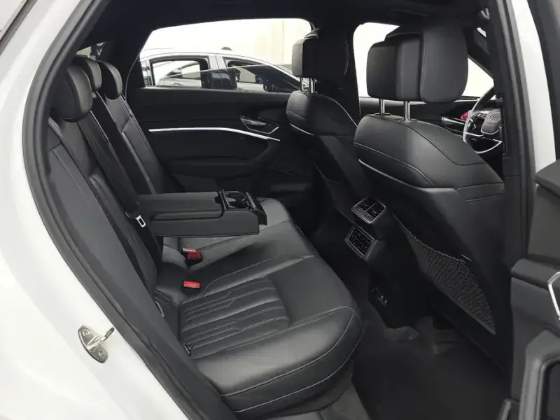 2022 Audi e-tron с пробегом 141 842 км