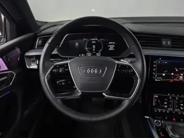 2022 Audi e-tron с пробегом 141 842 км