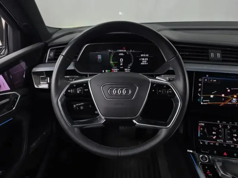 2022 Audi e-tron с пробегом 141 842 км