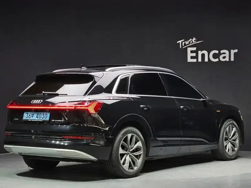 2020 Audi e-tron с пробегом 137 902 км