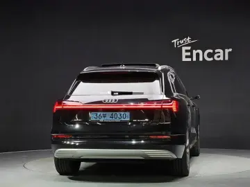2020 Audi e-tron с пробегом 137 902 км