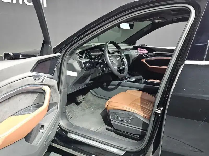 2020 Audi e-tron с пробегом 137 902 км