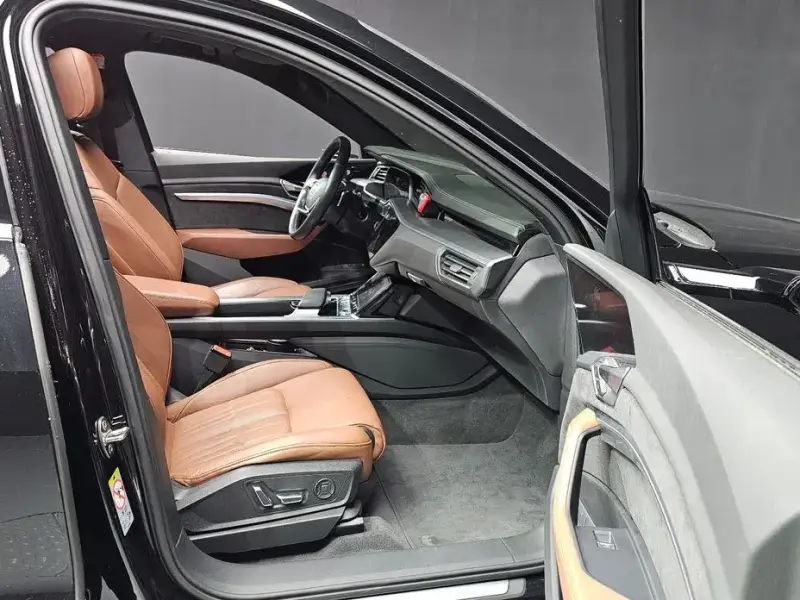 2020 Audi e-tron с пробегом 137 902 км