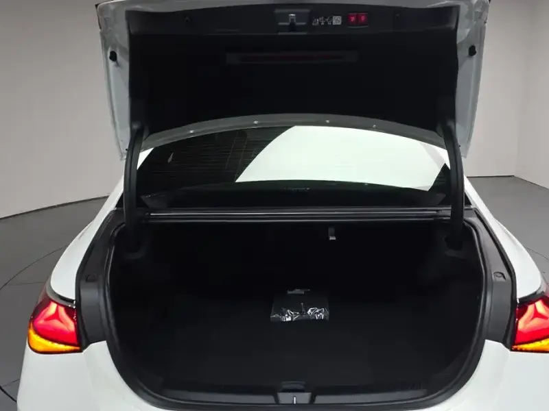 2025 Mercedes-Benz E-Класс с пробегом 13 766 км