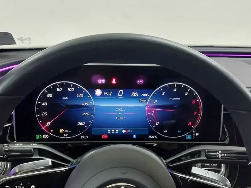 2025 Mercedes-Benz E-Класс с пробегом 10 305 км