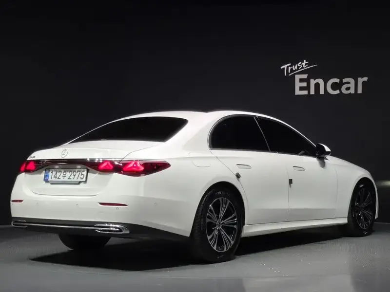 2024 Mercedes-Benz E-Класс с пробегом 12 449 км