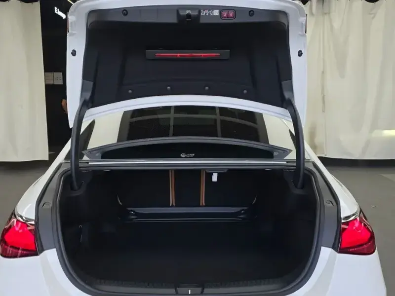 2024 Mercedes-Benz E-Класс с пробегом 12 449 км