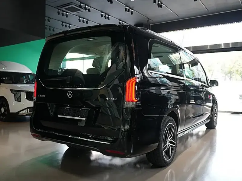 2025 Mercedes-Benz V-Класс с пробегом 15 км