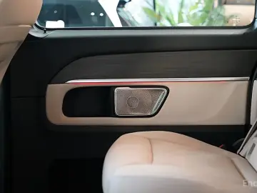 2025 Mercedes-Benz V-Класс с пробегом 15 км