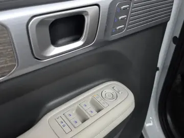 2024 Hyundai Santa Fe с пробегом 68 982 км