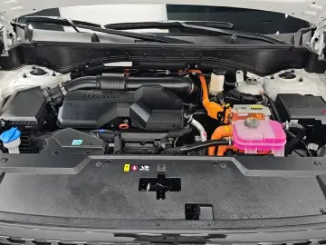 2025 Hyundai Santa Fe с пробегом 9 030 км